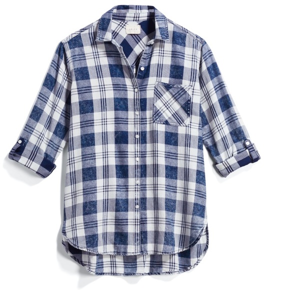 ID:23 Tops - Blue and White Plaid Button Down